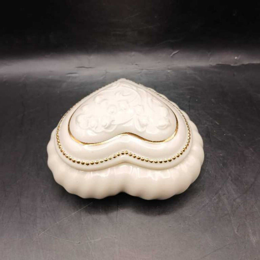 Porcelain Heart Box Lennox