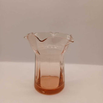 Vtg peach ruffle glass vase