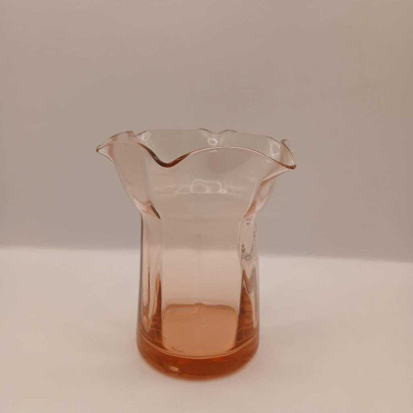 Vtg peach ruffle glass vase