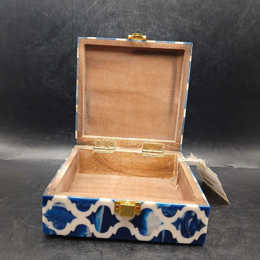 Resin Blue & White Moroccan pattern storage box with clasp