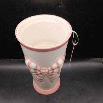 Pink & white bow vase