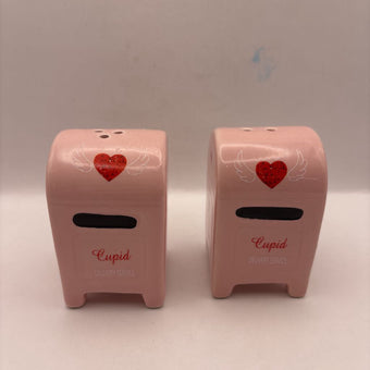 Pink Heart Mailbox Salt & Pepper