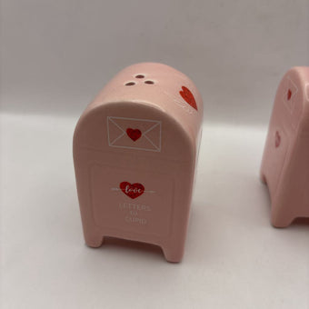Pink Heart Mailbox Salt & Pepper