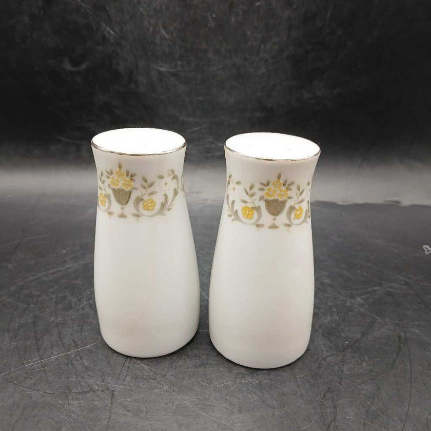 VINTAGE STERLING FINE CHINA FLORENTINE JAPAN. salt and pepper