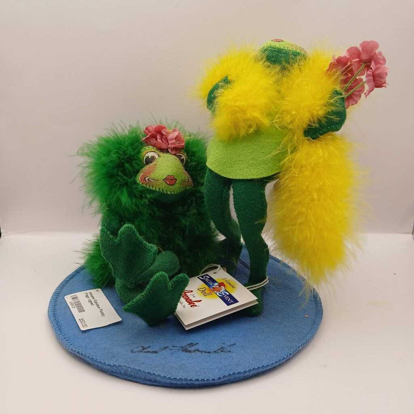 Annalee Fabulous Floozy Frogs- signed