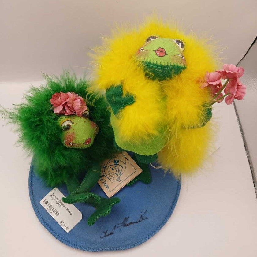 Annalee Fabulous Floozy Frogs- signed