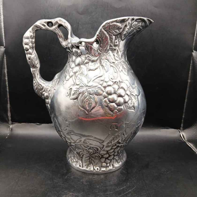 Vintage grape pitcher (V)