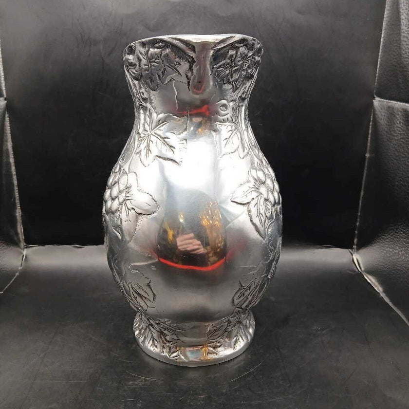 Vintage grape pitcher (V)