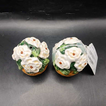 Vintage Flower Basket Salt + Pepper Shakers