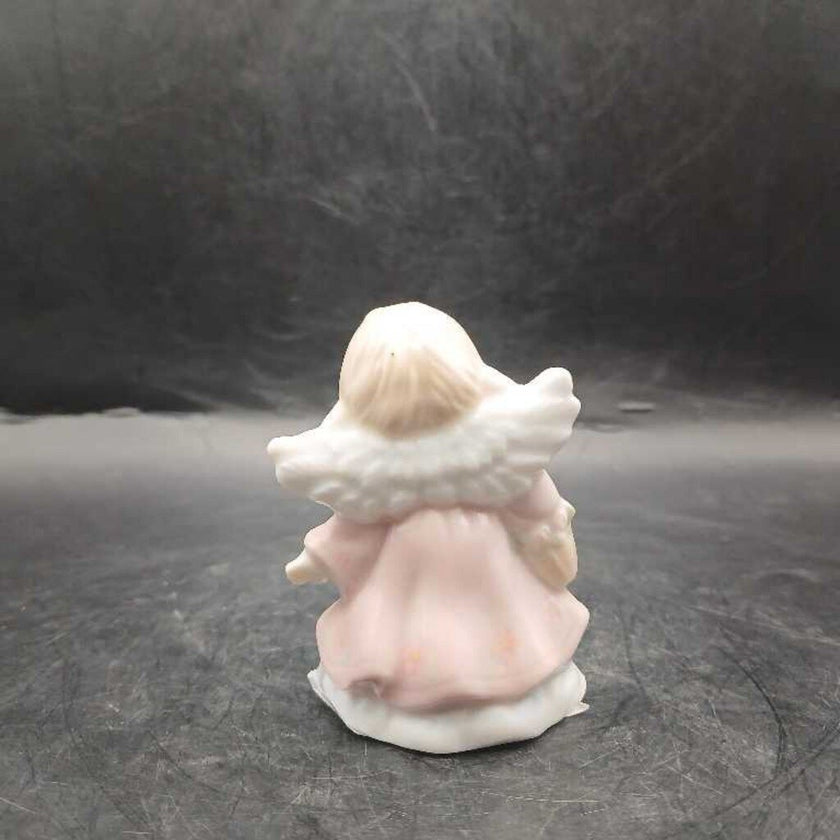 Angel with sheep porocelain (V)