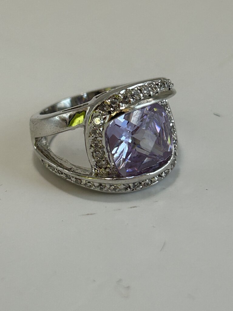Silver ring/lavender stone