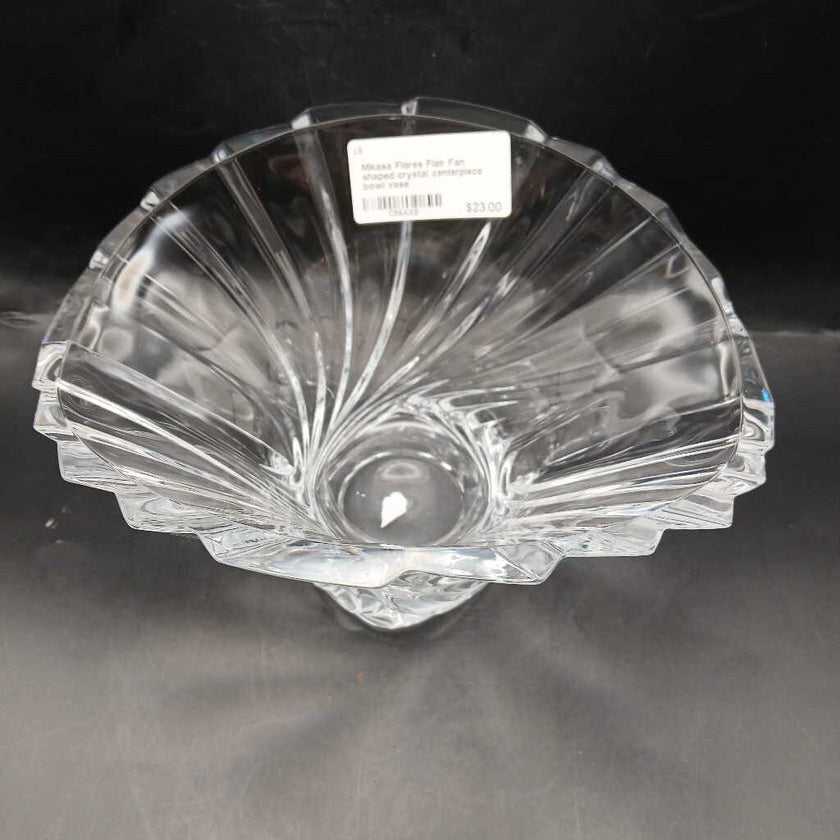 Mikasa Flores Flair Fan shaped crystal centerpiece bowl vase