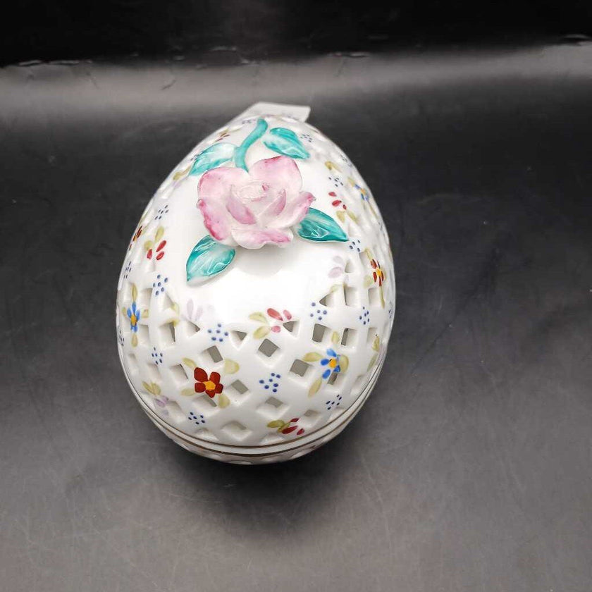 Porcelain Pierced Egg Covered Sachet Dish with applied flowers