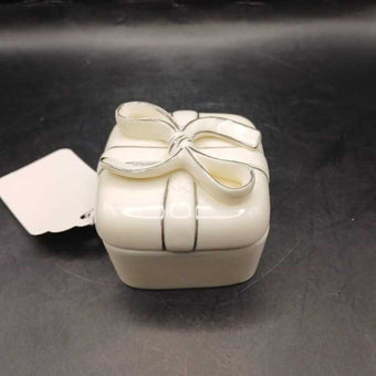 Vintage Friedman's Jewelry Box Ivory with Silver Accents Bow Ceramic