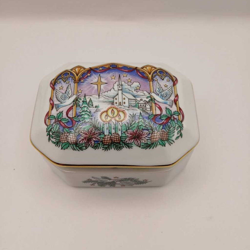 Heritage House Melodies of Christmas Porcelain Music Box 