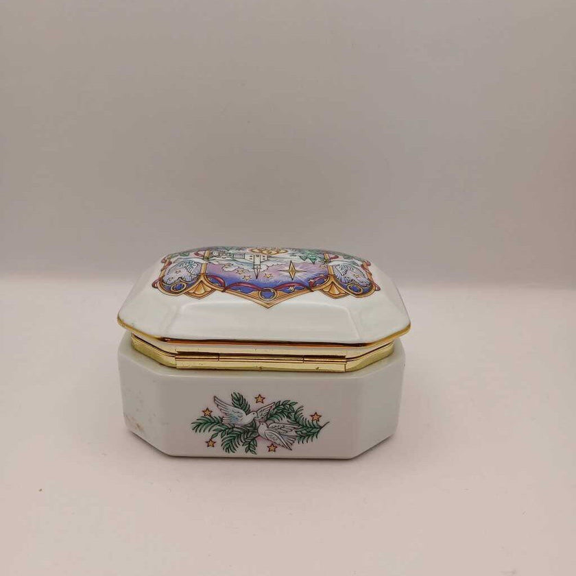 Heritage House Melodies of Christmas Porcelain Music Box 