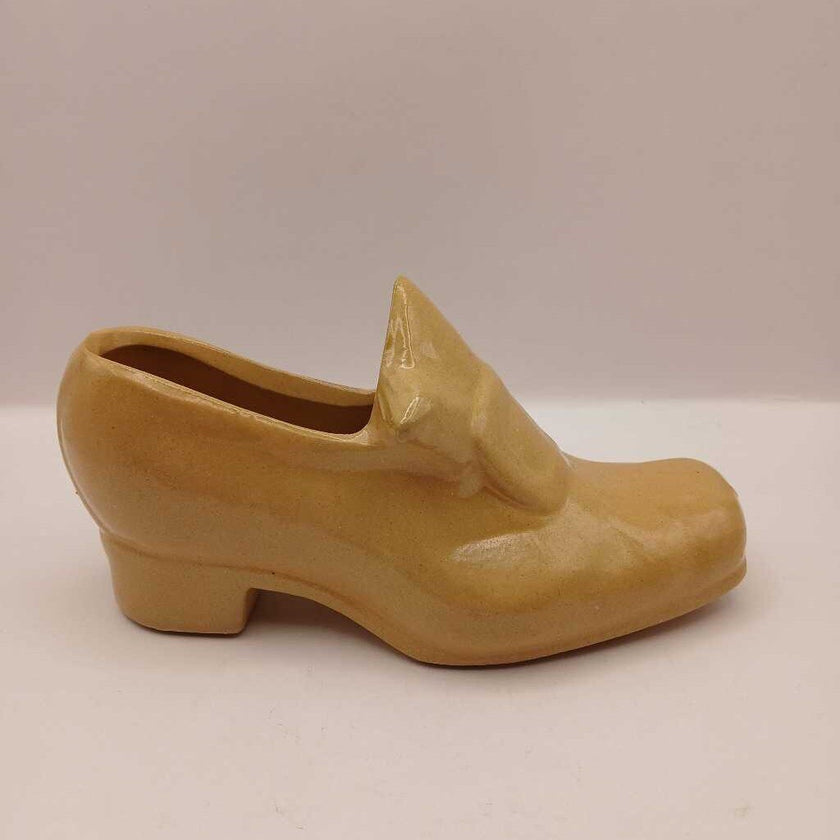 A vintage, yellow high heel shoe planter, 2.5