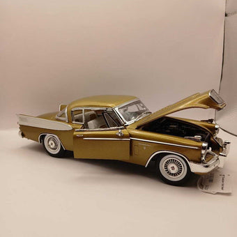 1957 Studebaker Gold Hawk 1:18