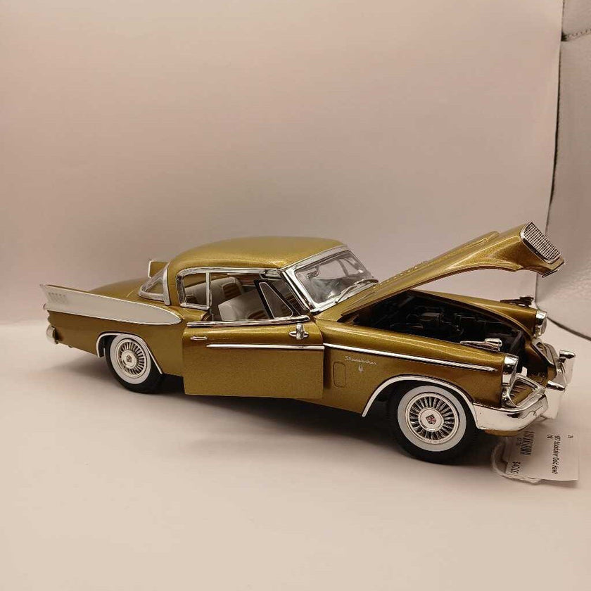 1957 Studebaker Gold Hawk 1:18
