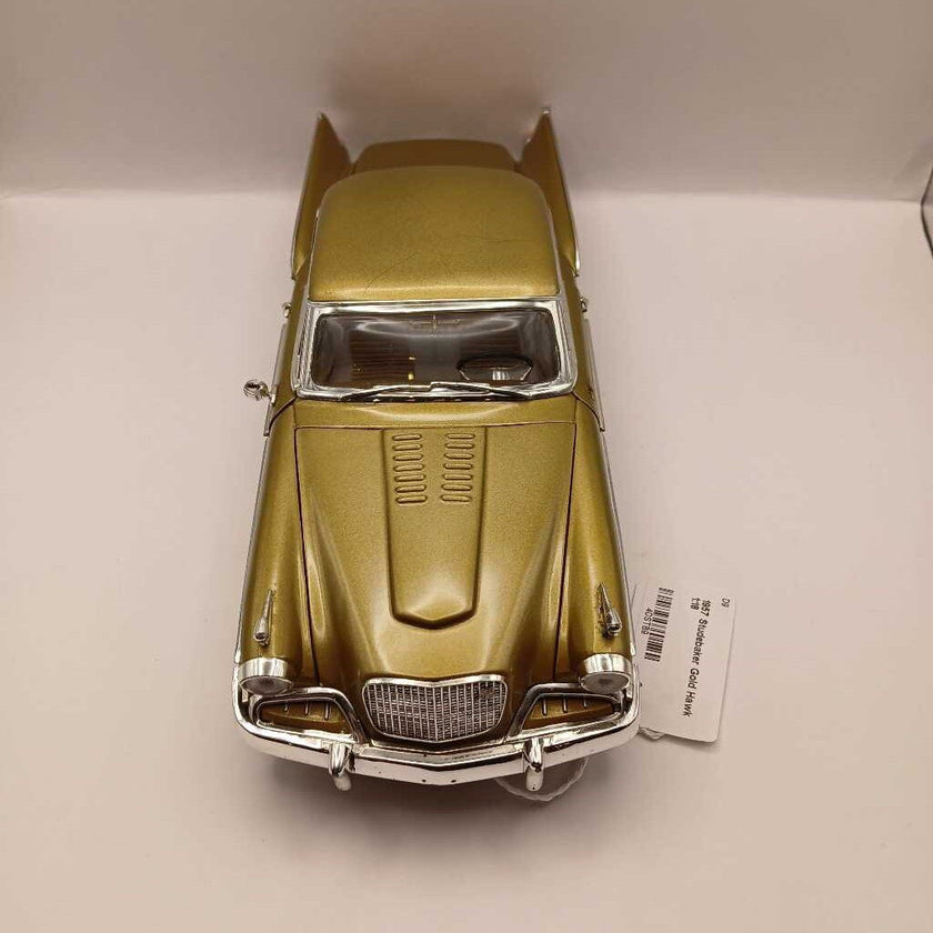 1957 Studebaker Gold Hawk 1:18