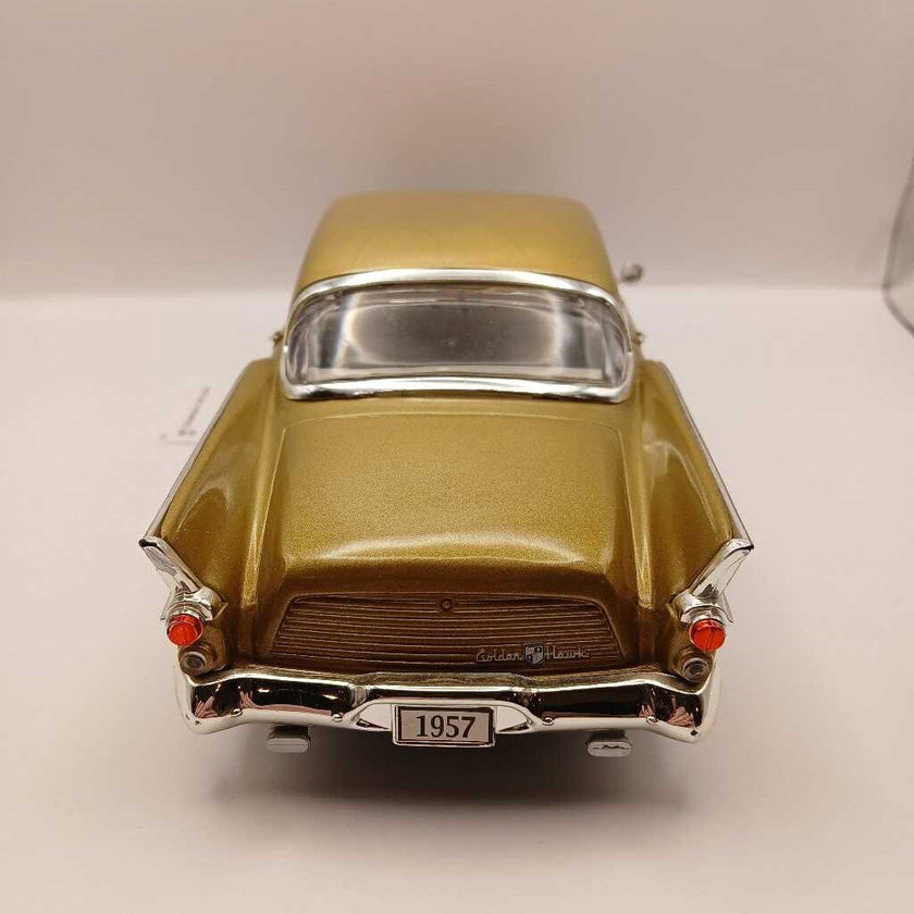 1957 Studebaker Gold Hawk 1:18