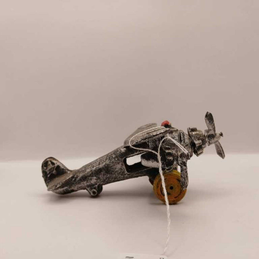 Vintage 3 propeller Plane