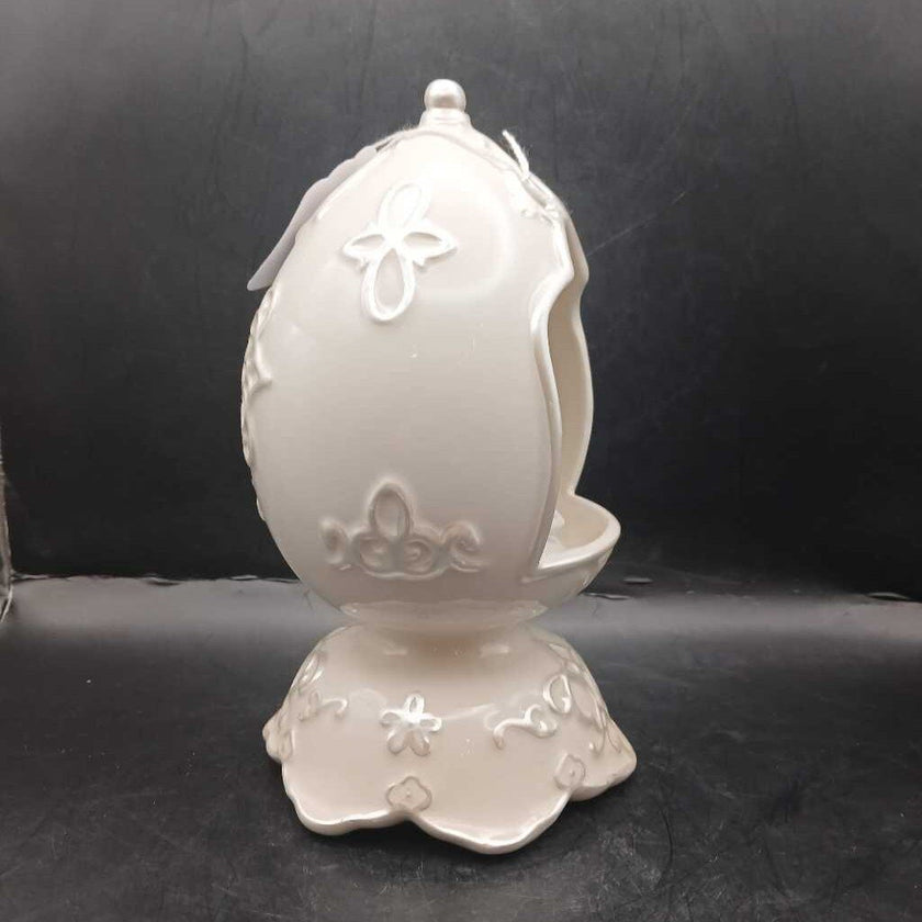Porcelain egg music box/ nativity (P)