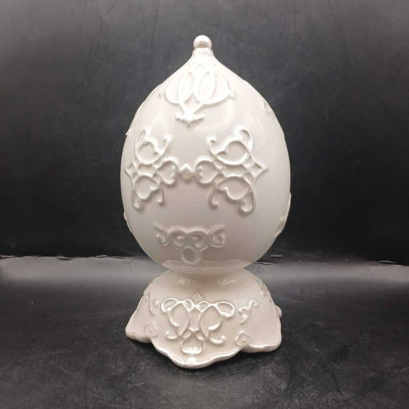 Porcelain egg music box/ nativity (P)