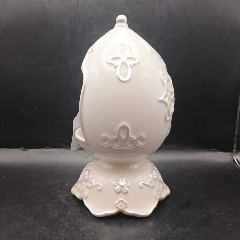 Porcelain egg music box/ nativity (P)