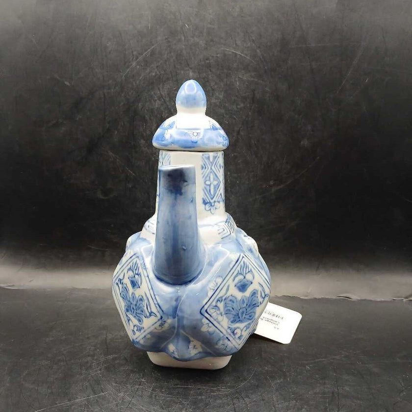 Vintage Blue and White Longneck Teapot (P)