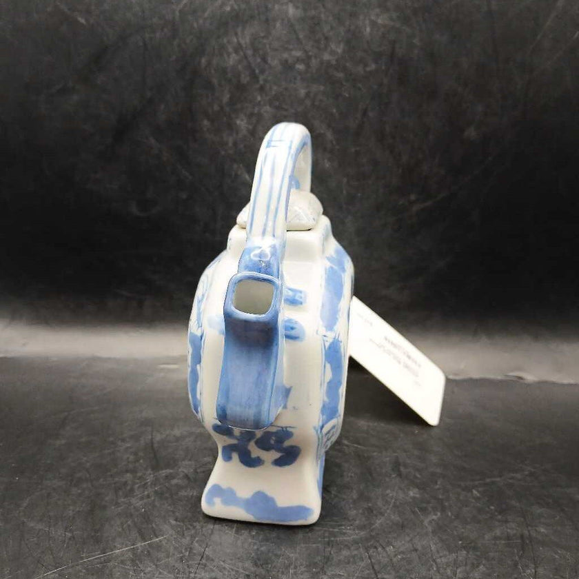 Vintage Blue and White Chinese Teapot (P)