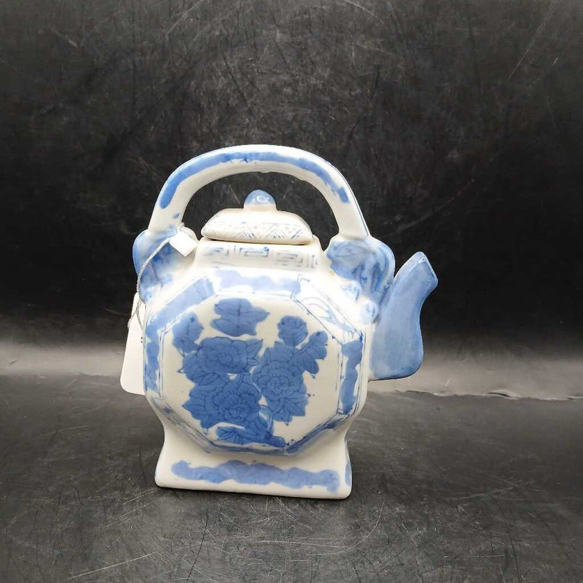 Vintage Blue and White Chinese Teapot (P)