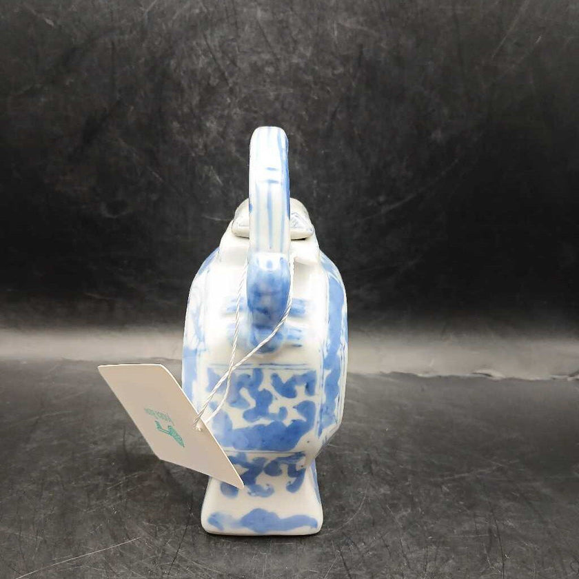 Vintage Blue and White Chinese Teapot (P)