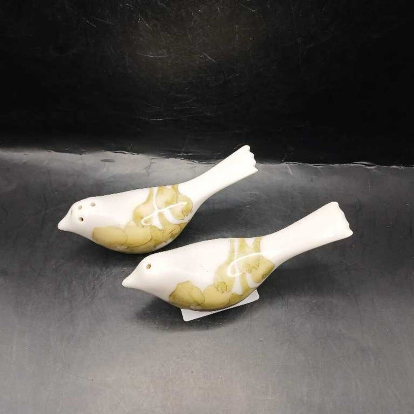Delicate and Simple Bird Salt and Pepper Shaker Set