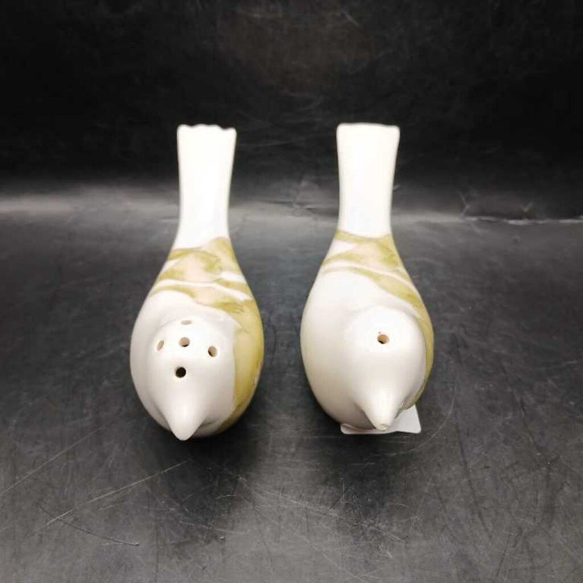 Delicate and Simple Bird Salt and Pepper Shaker Set