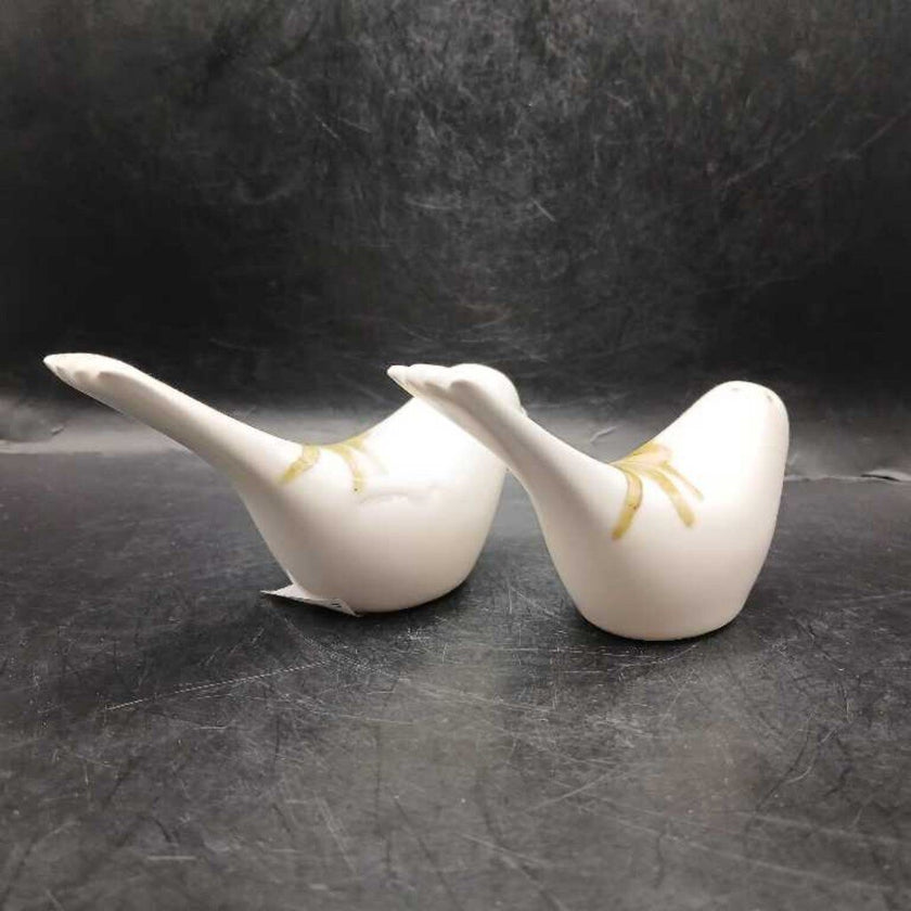 Delicate and Simple Bird Salt and Pepper Shaker Set