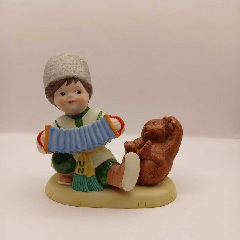 vintage Russian 1981(children of th U.N collection) (P)