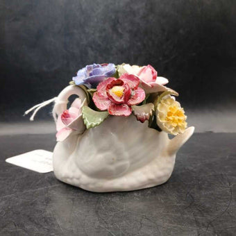 Vintage Aynsley Swan Boquet Figurine