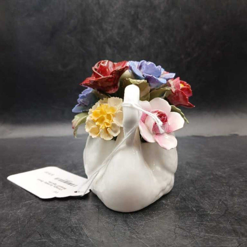 Vintage Aynsley Swan Boquet Figurine