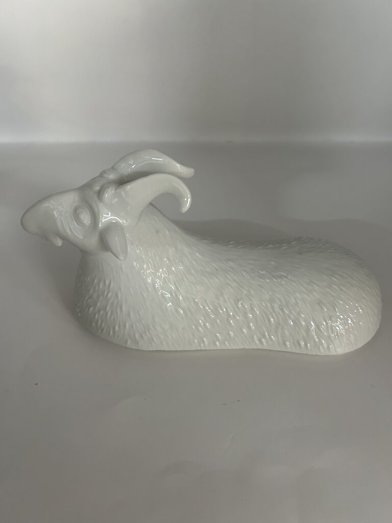 Vintage Mottahedeh Covered Porcelain White Goat with horns Trinket Box