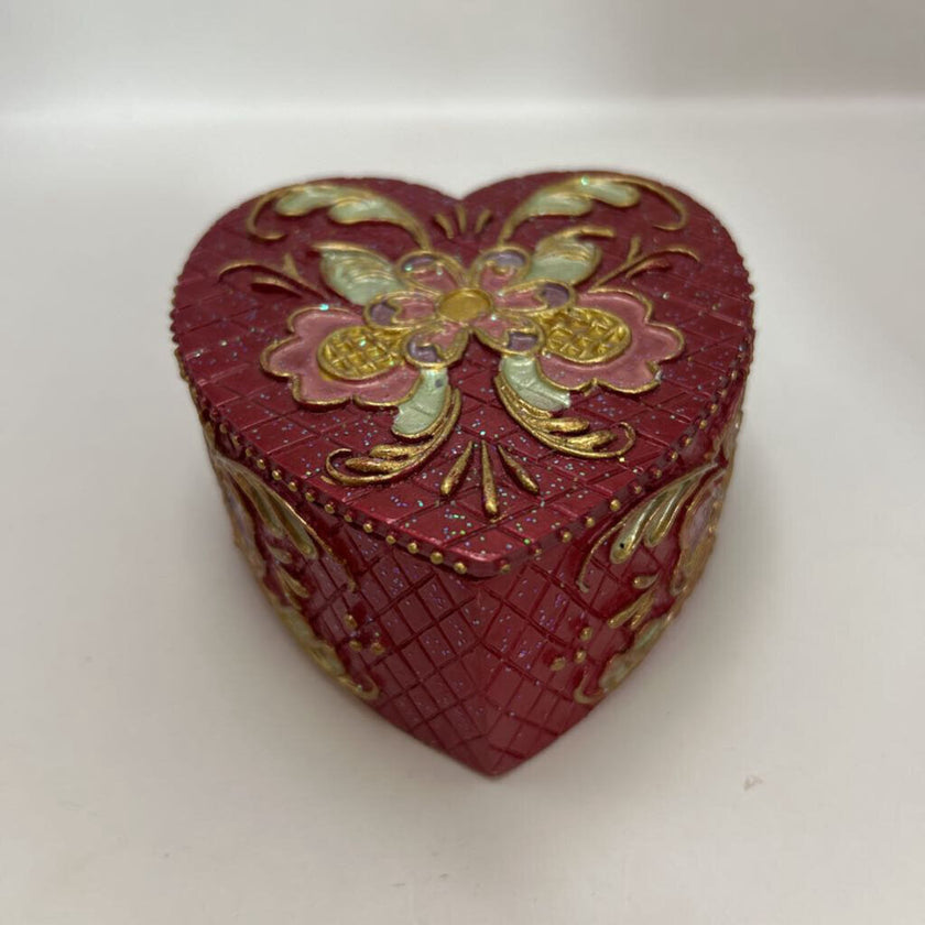3995 Red Resin Heart Shaped Lidded Box