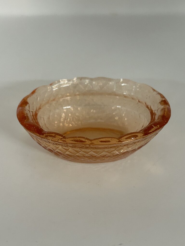 Peach glass mini hen-on-nest salt cellar