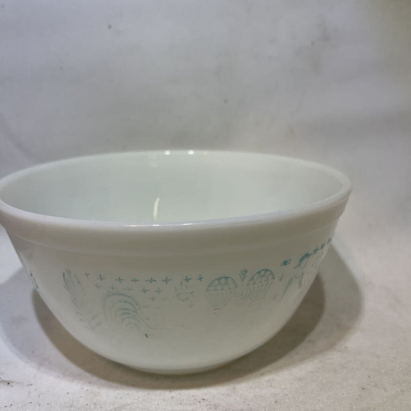 PYREX 1.5qt White Bowl