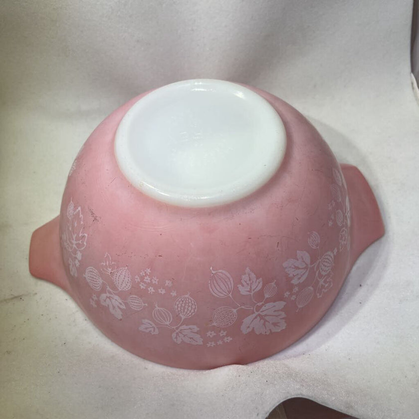 PYREX Pink Cinderella 1.5qt Bowl