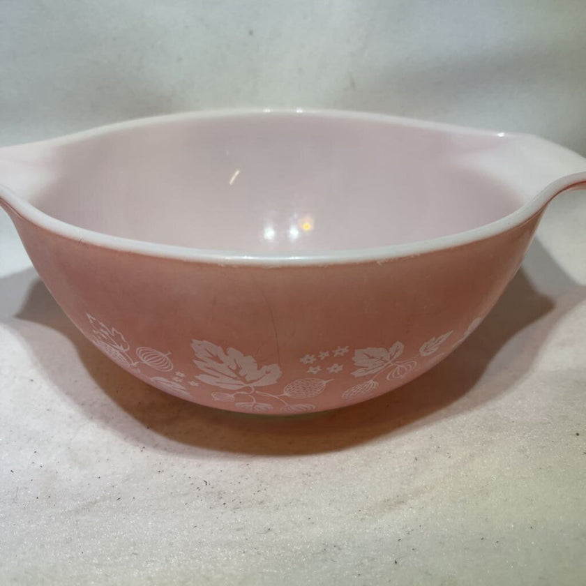 PYREX Pink Cinderella 1.5qt Bowl